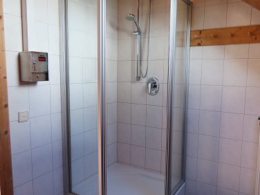 Dusche gegen Gebühr